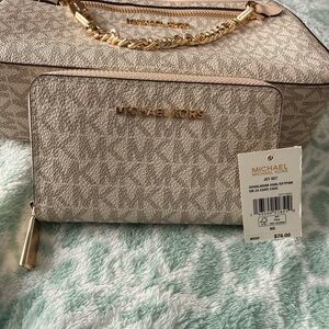 Michael Kors Blush Jets Set crossbody